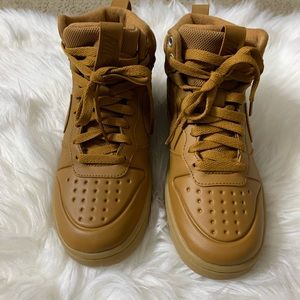 ***SOLD*** Nike Borough 2 mid